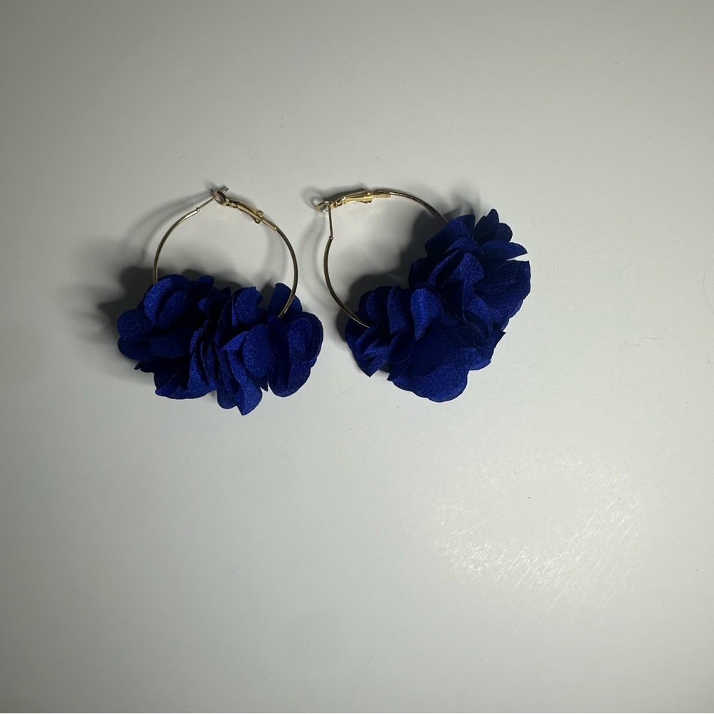 Elegant Blue Floral Hoop Earrings